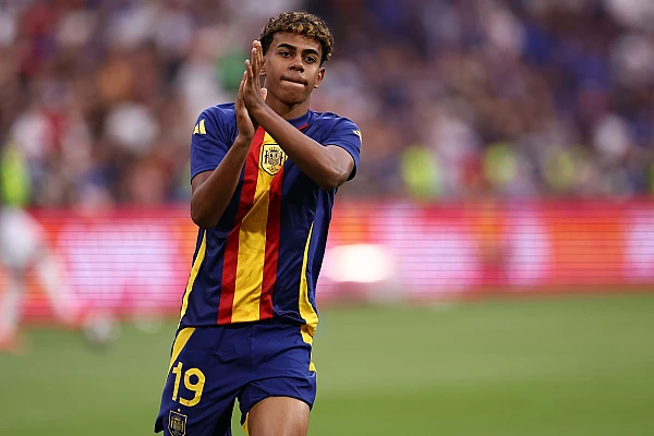 Top 10 fotbaliști cel mai bine plătiți în 2025: Ronaldo, Messi, Mbappe și surpriza Yamal