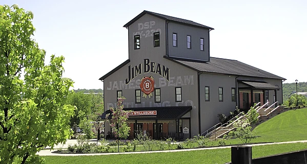 Whisky-ul american sub presiune. Jim Beam oprește producția pe fondul tensiunilor comerciale