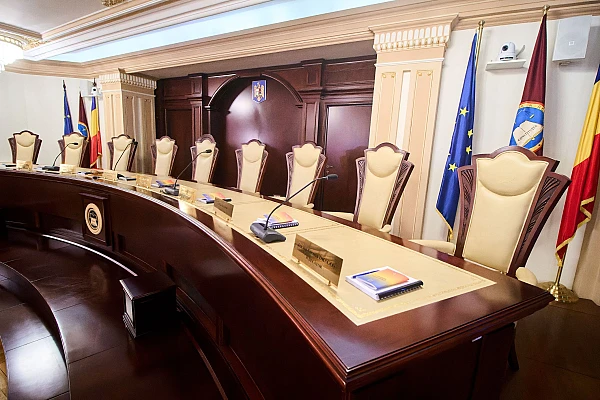 CCR, pensiile speciale și cronologia unei duble măsuri / Justiția cu două viteze