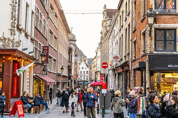 Inflația din zona euro a ajuns la 2%. România rămâne la 10%, blocată în scumpiri și taxe tot mai mari