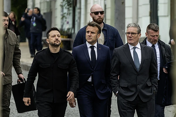 Planurile de pace pentru Ucraina ridică semne de întrebare: câți soldați ar fi necesari pentru a "ține Rusia în frâu" după un armistițiu?