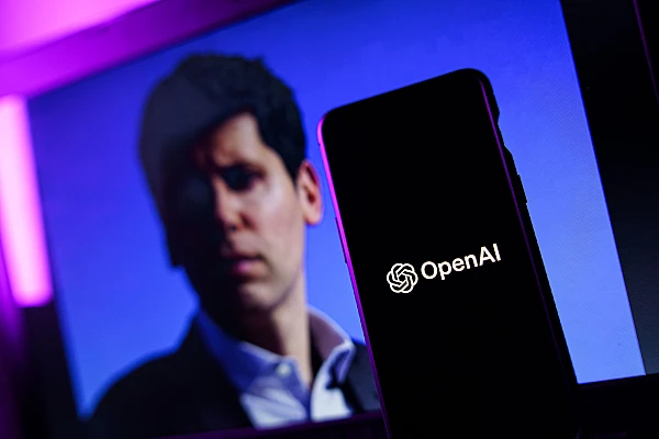 OpenAI lansează ChatGPT Health, funcția care îți conectează datele medicale cu inteligența artificială