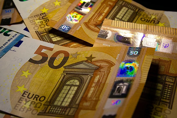 Curs BNR, 9 ianuarie 2026: Euro și dolarul se apreciază ușor, aurul urcă puternic