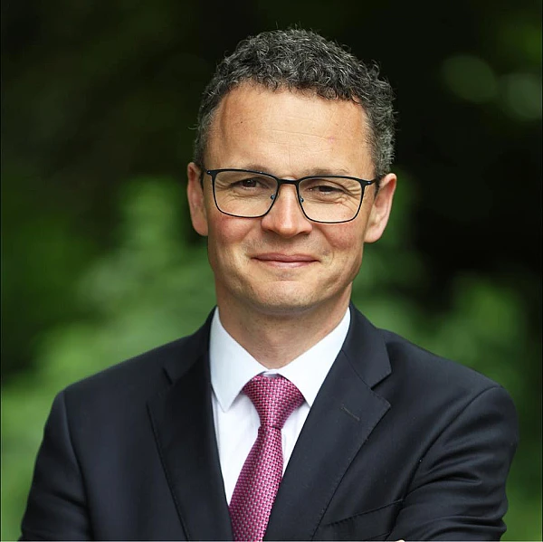 Un ministru din Irlanda își închide contul X invocând deepfake-uri sexuale și abuz