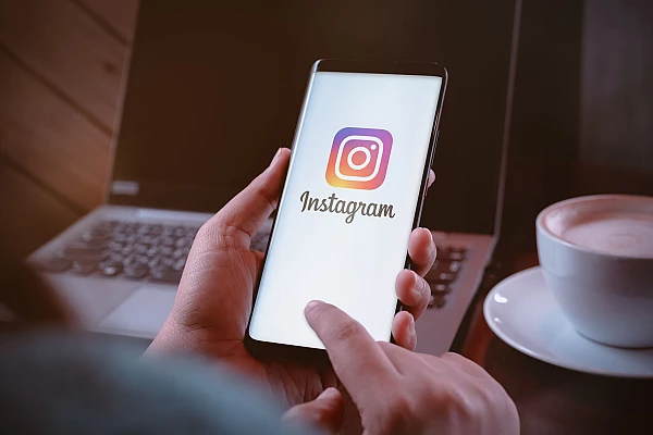 Atacuri cibernetice pe Instagram: utilizatorii primesc emailuri neașteptate de resetare a parolei