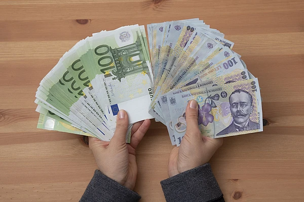 Curs BNR, 12 ianuarie 2026 - Euro stagnează, dolarul scade, aurul atinge un nou maxim