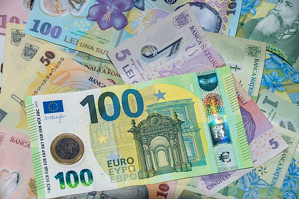Curs BNR, 13 ianuarie 2026 - euro stagnează, dolarul și lira urcă