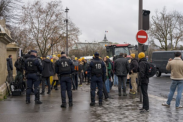 Fermierii români protesteaza la Strasbourg impotriva acordului UE–Mercosur. Peste 200 din Romania, alaturi de 10.000 din UE