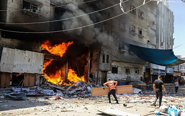 Trei jurnaliști uciși în Gaza în noi atacuri aeriene israeliene