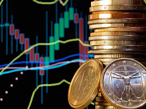 Curs BNR 22 ianuarie 2026. Euro scade ușor, dolarul și lira urcă. Aurul rămâne la nivel ridicat