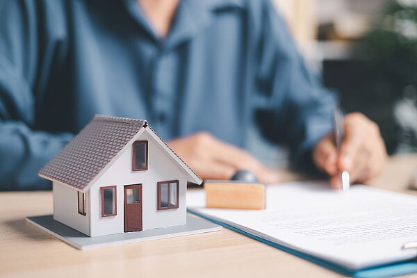Cât costă asigurarea obligatorie pentru locuință în 2026 și ce amenzi riști dacă nu o ai