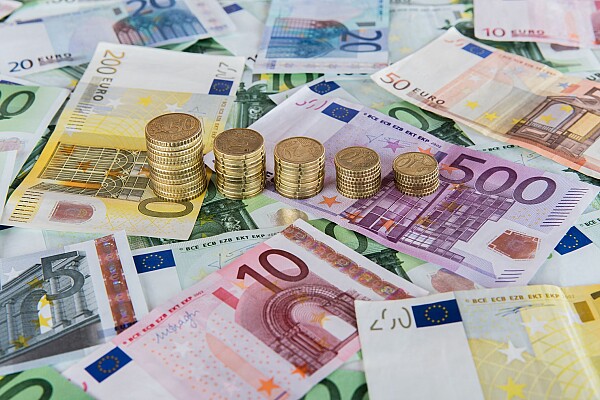 Curs BNR 29 ianuarie 2026. Euro aproape stabil, dolarul urcă, iar aurul face un nou maxim