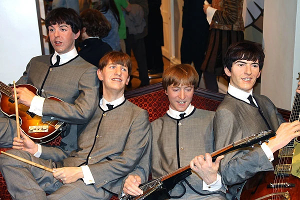 Lucrări de artă nemaivăzute ale lui Stuart Sutcliffe, membru fondator The Beatles, expuse la Liverpool