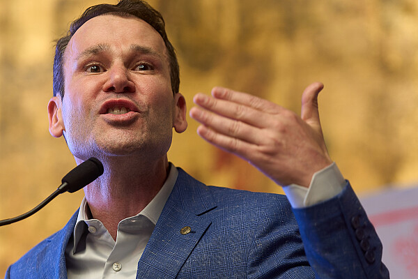 Robert Negoiță, vizat de ancheta DNA privind un drum construit pe terenul fratelui său, Ionuț Negoiță