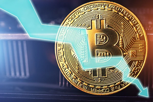 Bitcoin se prăbușește sub 65.000 de dolari și șterge 2 trilioane de dolari din piața crypto