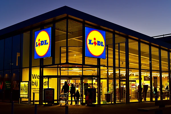 Lidl mărește salariile pentru a șaptea oară din 2023 și schimbă regulile jocului în marile supermarketuri din UK