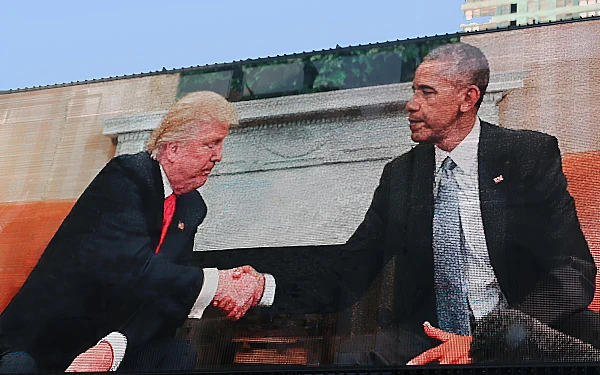 Trump condamnă, dar refuză să își ceară scuze pentru videoclipul rasist cu soții Obama