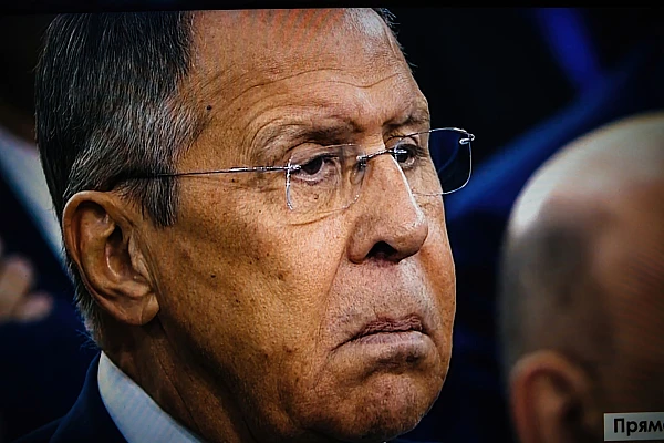 Lavrov: Rusia va respecta limitele tratatului nuclear atâta timp cât și SUA le respectă