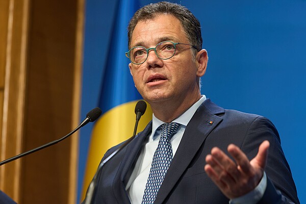 Radu Oprea spune că nu a făcut „tăieri de posturi” și compară situația cu „Auschwitz”