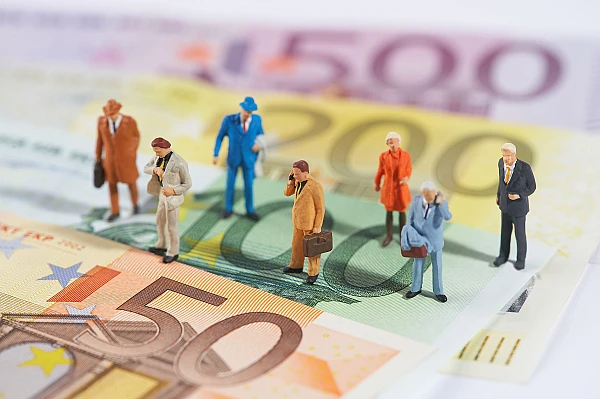 Datoria statului sare de 60% din PIB. Fiecare român are aproape 12.000 euro datorie externă