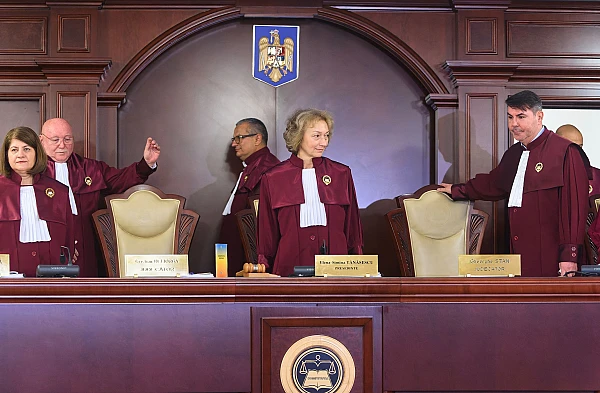 CCR dă undă verde tăierii pensiilor magistraților. Legea merge la promulgare după trei luni de blocaj