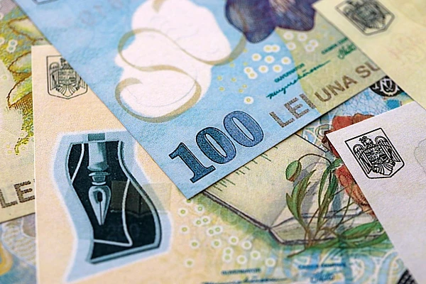 Curs BNR, 24 februarie 2026. Euro scade ușor. Dolarul și aurul cresc