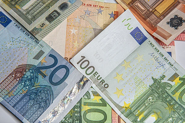 Curs BNR, 26 februarie 2026. Euro rămâne stabil, dolarul și francul scad. Aurul pierde teren