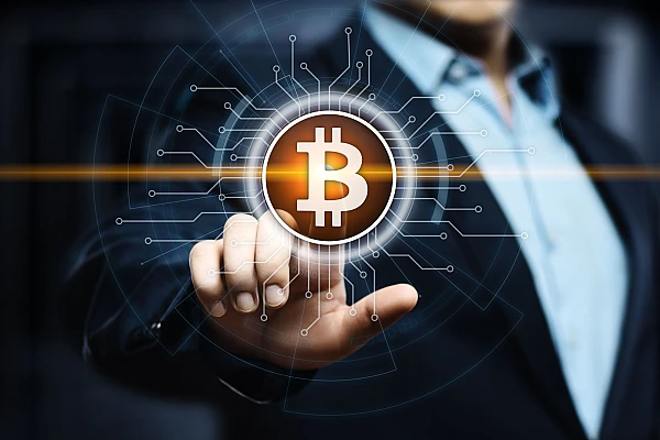Într-o perioadă volatilă pentru piața crypto, Michael Saylor a cumpărat 1.360 BTC într-o singură zi
