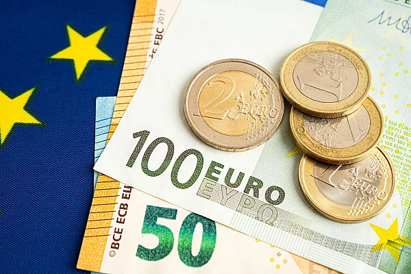 Curs BNR 16 martie 2026. Euro stagnează, dolarul scade ușor, iar aurul se ieftinește puternic