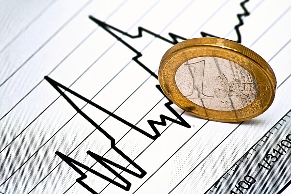 Curs BNR 18 martie 2026. Euro urcă ușor, dolarul, francul, lira și aurul scad