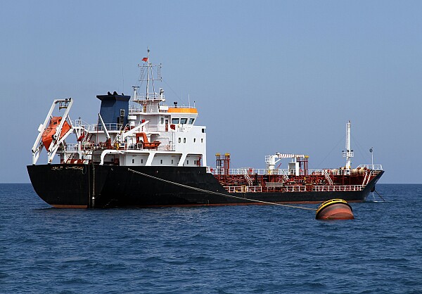 SUA dau undă verde temporar pentru vânzarea petrolului iranian aflat în tranzit