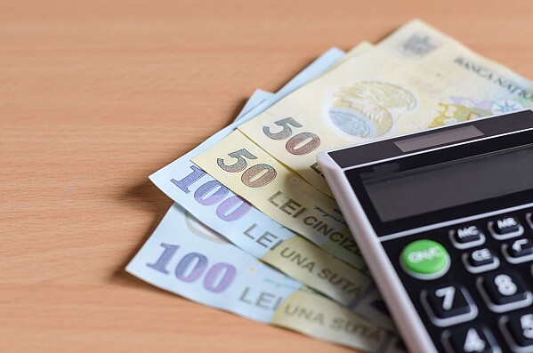 Curs BNR 26 martie 2026. Euro stagnează, dolarul crește, aurul pierde peste 13 lei