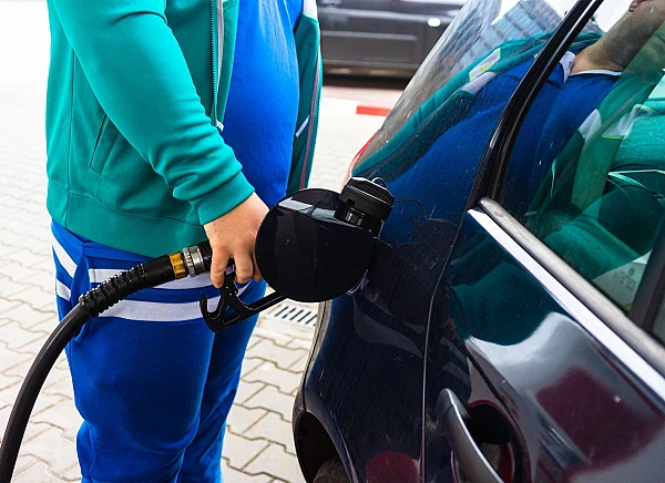 Bolojan anunță reducerea accizei la motorină și avertizează că în coaliție poate apărea o criză