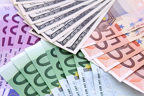 Curs BNR, 1 aprilie 2026. Euro rămâne stabil, aurul urcă puternic